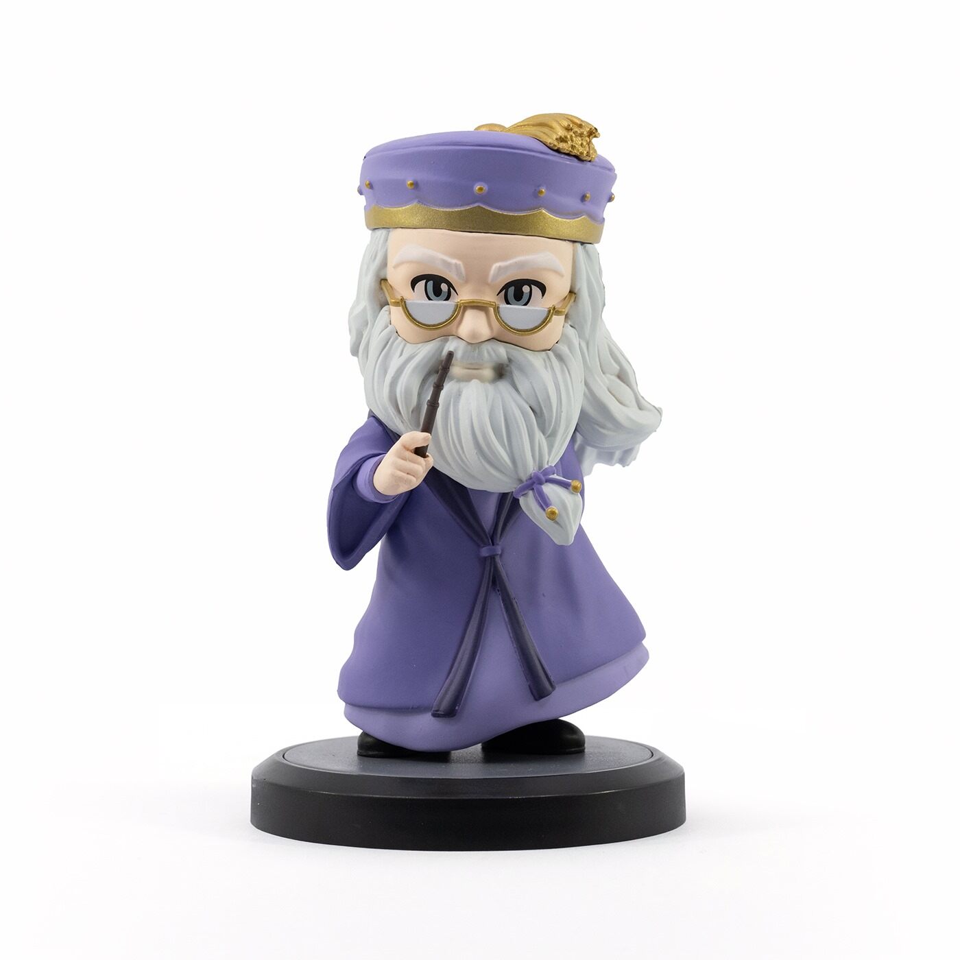 Figura Coleccionable Albus Dumbledore Director de Hogwarts 10 cm Disney Caja x 1 Haz tuya la figura coleccionable Albus Dumbledore, el sabio director de Hogwarts. Con 10 cm de altura, acabados detallados y base de exhibición, esta figura es ideal para cualquier fan del mundo mágic
